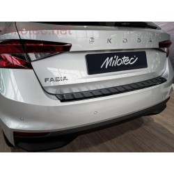 Škoda Fabia IV. Limousine 2021–. - práh pátých dveří s výstupky, ABS-černá metalíza
