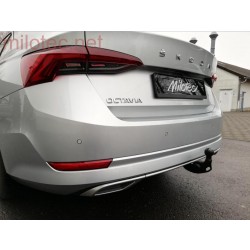 Škoda Octavia IV Hybrid 20- – koncovky výfuku se středovou lištou Alu Brush