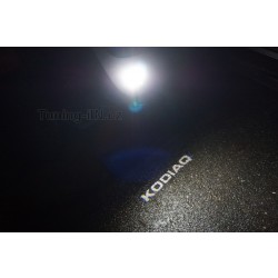 Škoda Kodiaq -Bílé led osvětlení dveří s logem KODIAQ