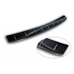 Profilovaný nerez kryt prahu pátých dveří ČERNÝ pro Mitsubishi Outlander IV, od r.v. 2025 ->