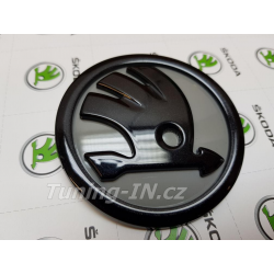 Škoda Kodiaq - zadní logo v originální barvě vozu F7A Steel Grey