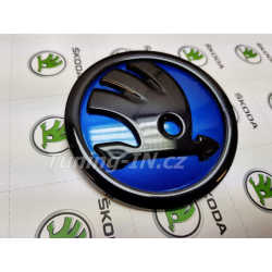 Škoda Kodiaq - zadní logo v originální barvě vozu F5W Race BLUE